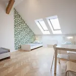 Dizzy Daisy Hostel
