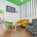 Dizzy Daisy Hostel
